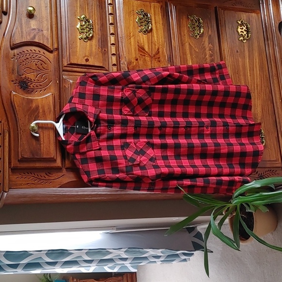 🍁NWT Women's Red & Black Plaid Button Down Shirt - Picture 1 of 7